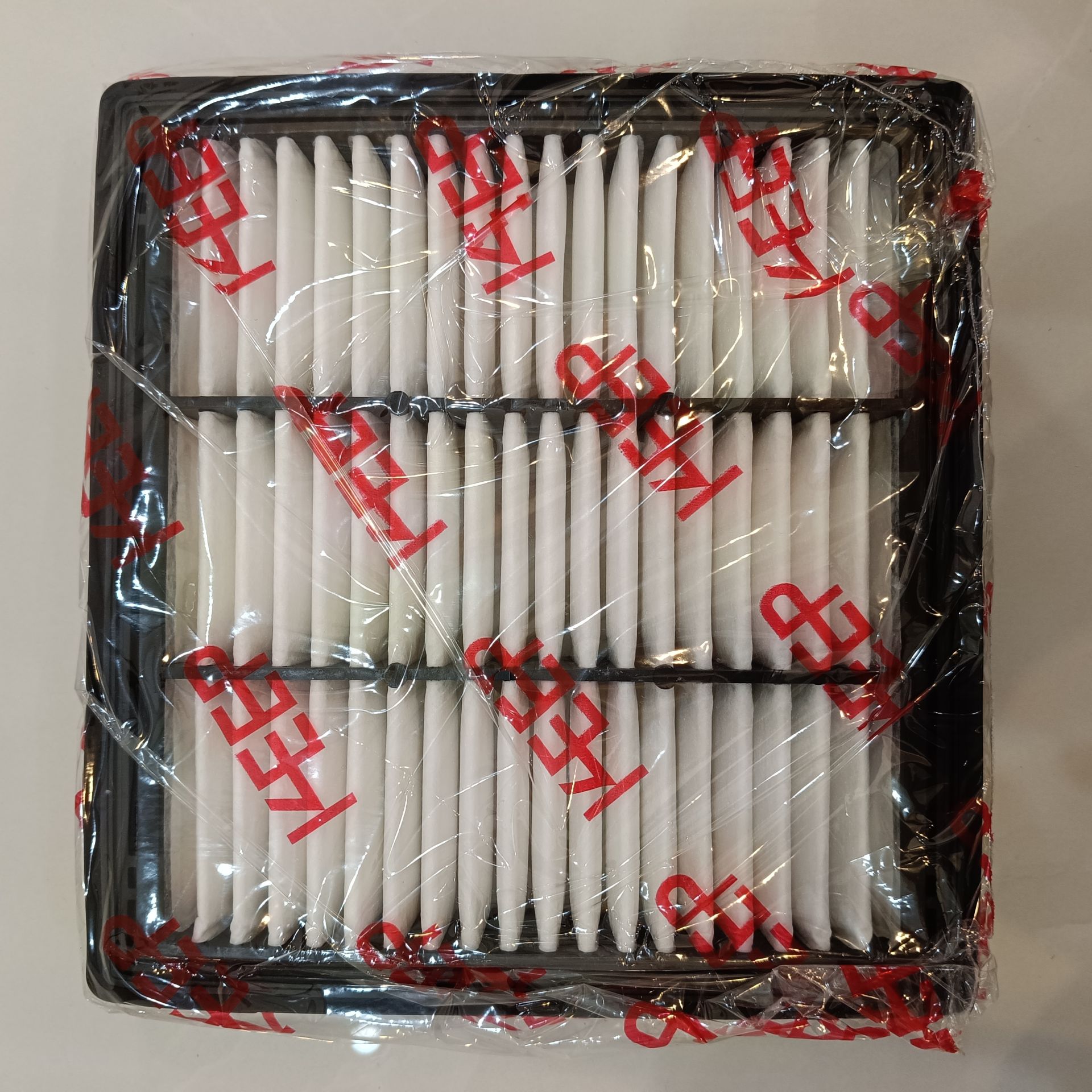فیلتر هواکش وارداتی کد فنی 70060-17801 مناسب برای لندکروز اتاق 300 202۱ـ ۲۰۲۲-۲۰۲۳-۲۰۲۴-۲۰۲۵